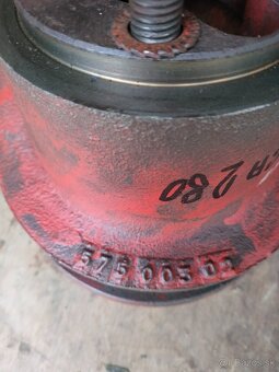 KUHN 280 SHRNOVAČ -- ruzné   díly - 4