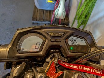 Honda CB 650FA, 64kW, MT6 - 4