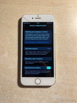 Biely IPhone 8 - 128 GB - 4