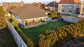 Moderný bungalov v tichej lokalite s krásnym pozemkom - 4