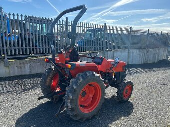 Kubota L3200 - 4