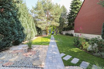 Pekný 7-izbový kompletne zariadený rodinný dom s garážou s v - 4