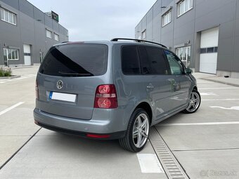 Volkswagen Touran 2.0 TDI DSG Sportline Facelift - 4