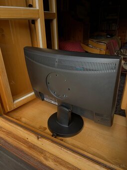 Počítačový LCD monitor Samsung 923NW 19" - 4