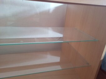 Pulty do predajne - 4