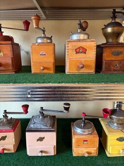 Starožitný mlynček na kávu - 4