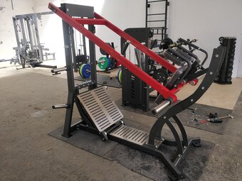 Pendulum squat - 4