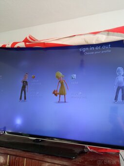 Xbox 360 E - 4