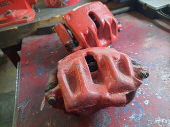 Predne brzdove strmene Audi S2 coupe - 4