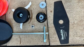 Krovinorez Makita DUR369AZ - 4