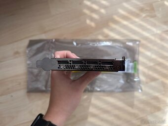 AMD Radeon PRO W6600 8 GB - 4