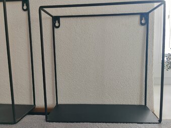 Čierne kovové poličky na stenu - 4