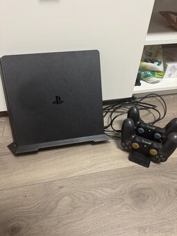 🎮 PlayStation 4 Slim 500GB + 2x DualShock 🎮 - 4