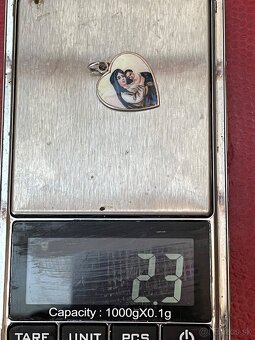 Starozitny medailon Madona s dieťaťom - 4