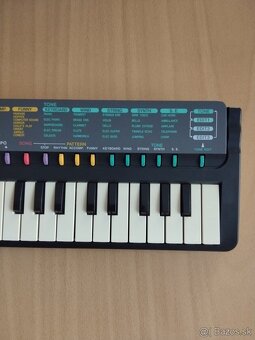 Retro Casio SA-5 elektronický mini keyboard z 1991 - 4