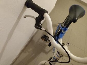 Detský bicykel 16 s pomocnými kolieskami a prilbou - 4