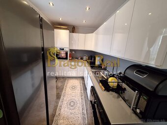 3 Izbový byt s balkónom, garážou a záhradkou – BRACOVCE - 4