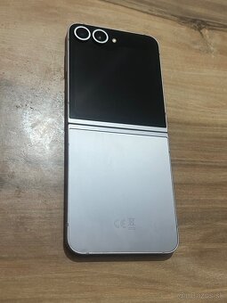 Predám Samsung Galaxy Z Flip 6 12GB Rám 256GB Sivý - 4