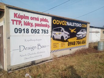 Reklamná plocha na Riečnej ulici v Prievidzi. - 4