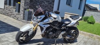 Suzuki GSR 750 - 4