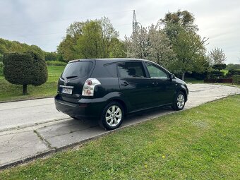 Predám Toyotu Corollu Verso 2.2 D 135 Terra - 4