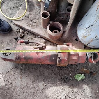 Predám hydraulický piest - 4