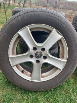 Predám letné a zimné pneumatiky 205/60/R16 + trysky Peugeot - 4