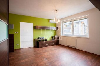 TUreality ponúka na predaj 2 izbový byt v staršej... - 4