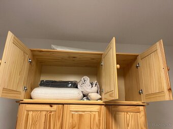 Drevená skriňa s nadstavcom - 4