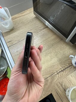 iPhone 15 PRO • 256 GB • TOP STAV - 4