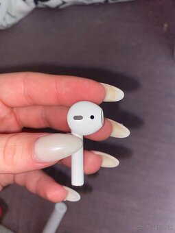 Apple AirPods 2. gen – ľavé OK, pravé poškodené + obaly - 4