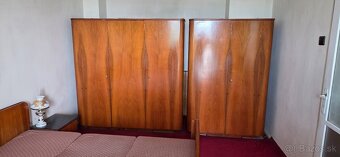 Spálňová zostava, postel,skrine,stolíky,zrkadlo - 4