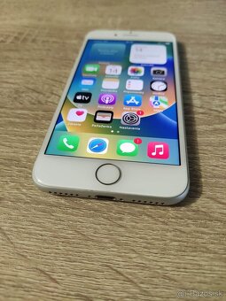 iPhone 8 / 64GB Biely / Nová batéria / TOP stav - 4