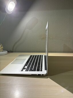 Apple MacBook Air 13” - 4