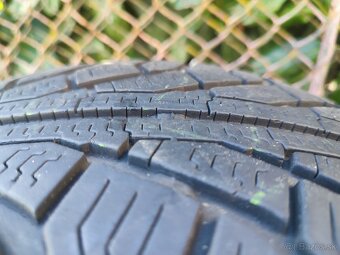 Predám zimne gumy 205/ 55 r16 2 kusy - 4
