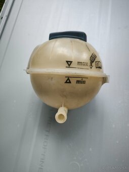 Predám nádržku chladiacej kvapaliny - 4