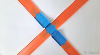 Hot Wheels križovatka so skokom - 4