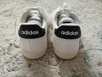Tenisky Adidas unisex - veľkosť 33, super stav - 4