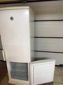 Chladnička s mrazničkou Electrolux 265L - 4