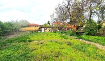 Slnečný pozemok 720 m2 + 3-izb. RD s pozemkom 270 m2, treba - 4