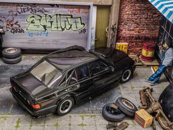 Mercedes 190E [ W201 ] AMG 1:18 Ottomobile - 4