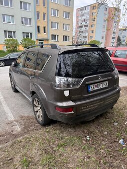 Mitsubishi Outlander - 4