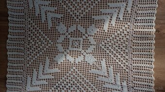 Háčkovaný obrus - 4