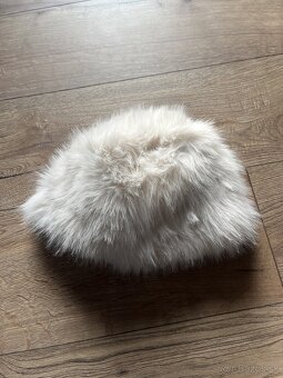 Uplne nove damske ciapky z umelej kozusiny - 4