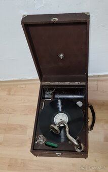 Starý kufríkový gramofón - Mars Pracision - 4