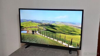 LG 43" LCD Smart TV (LG 43LH570V) - 4