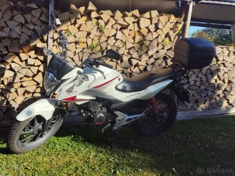 Honda CB125F - 4