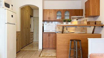 Na prenájom zariadená garsónka s priestranným balkónom KNM - 4