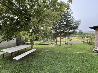 Priestranný, rekonštruovaný dom s pozemkom o rozlohe 1074m2 - 4