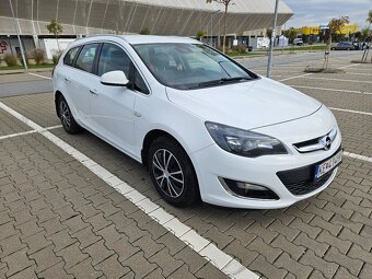 Opel astra j sport tourer - 4